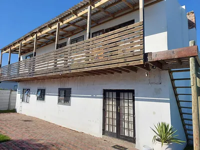 8 Bedroom House For Sale in Port Elizabeth - VpX1.webp