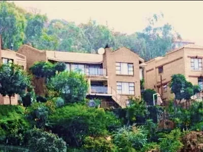 4 Bedroom House For Sale in Roodepoort - d4ly.webp