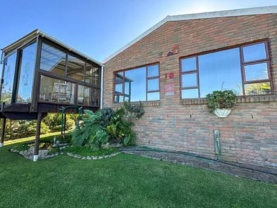 3 Bedroom House For Sale in Mossel Bay - xL9d.webp