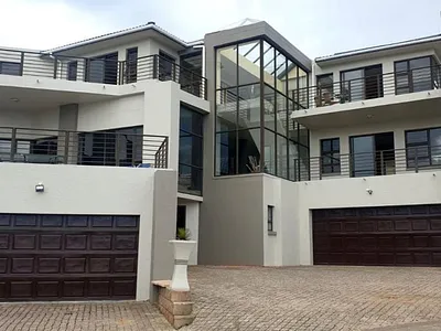 5 Bedroom House For Sale in Mossel Bay - Vaoo.webp