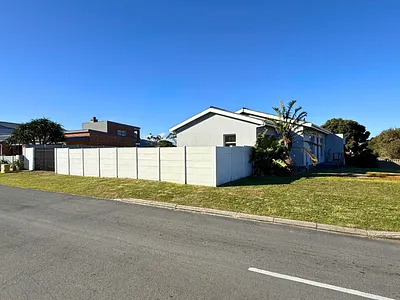 4 Bedroom House For Sale in Gansbaai - 0pLb.webp