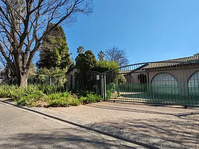 3 Bedroom House For Sale in Benoni - OAe5.webp