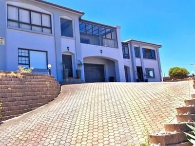 3 Bedroom House For Sale in Mossel Bay - h5Y9.webp