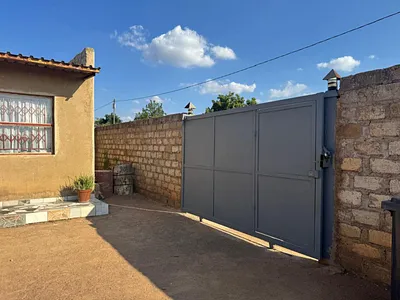 5 Bedroom Apartment For Sale in Soshanguve - la9F.webp