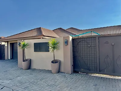 3 Bedroom House For Sale in Secunda - 6EIt.webp