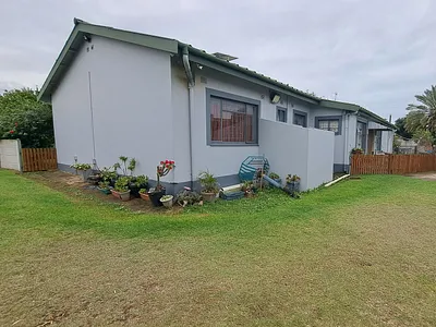 5 Bedroom House For Sale in Hartenbos - Ao58.webp
