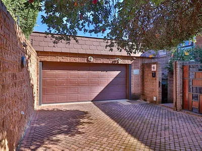 3 Bedroom Townhouse For Sale in Bedfordview - nIox.webp