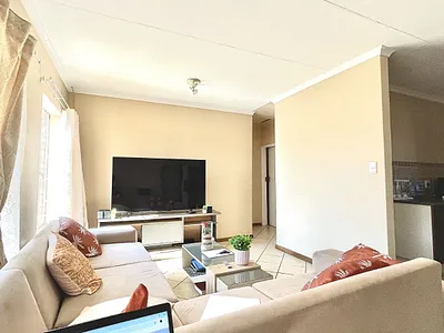 2 Bedroom Apartment For Sale in Pretoria - CZ6r.webp
