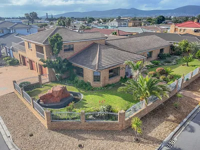 4 Bedroom House For Sale in Goodwood - n4rN.webp