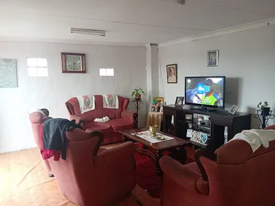 2 Bedroom House For Sale in Uitenhage - zBEa.webp
