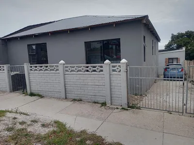 2 Bedroom House For Sale in Port Elizabeth - AXLp.webp