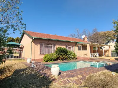 3 Bedroom House For Sale in Edenvale - ACCu.webp