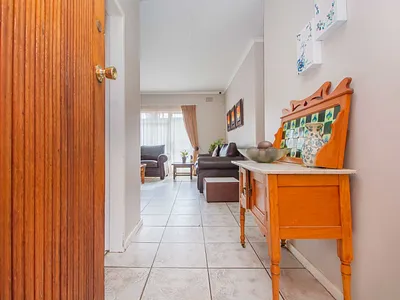 4 Bedroom House For Sale in Roodepoort - ZGmf.webp