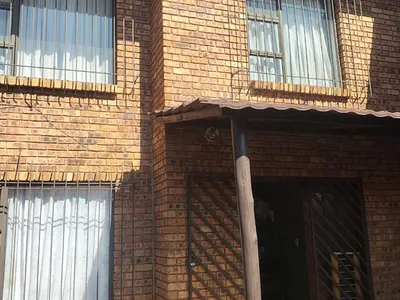 3 Bedroom Townhouse For Sale in Germiston - 5y8x.webp