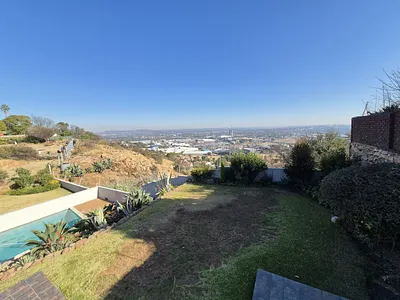 3 Bedroom House For Sale in Germiston - 2Jbf.webp