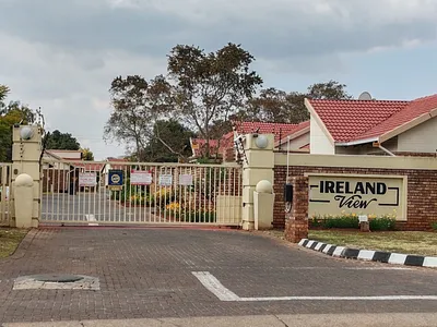 2 Bedroom Townhouse For Sale in Centurion - omME.webp
