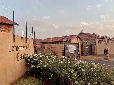 3 Bedroom Townhouse For Sale in Boksburg - RYwO.webp