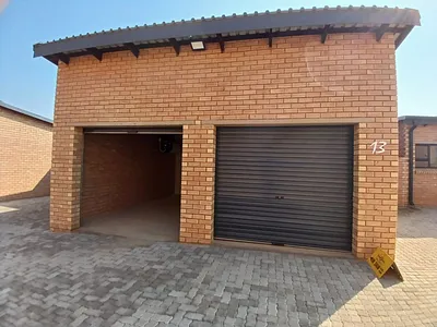 3 Bedroom Townhouse For Sale in Kempton Park - oJzO.webp