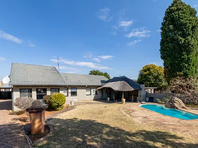 3 Bedroom House For Sale in Roodepoort - WIgv.webp
