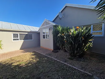 2 Bedroom House For Sale in Gordons Bay - sOmQ.webp