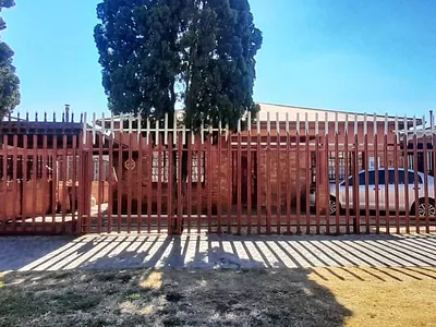 6 Bedroom House For Sale in Johannesburg - UGT0.webp