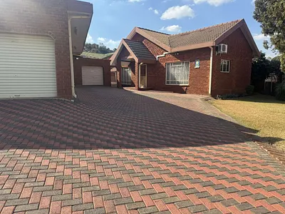 4 Bedroom House For Sale in Centurion - 1k5a.webp