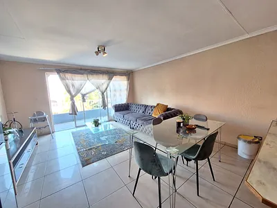 2 Bedroom Apartment For Sale in Roodepoort - VQZM.webp