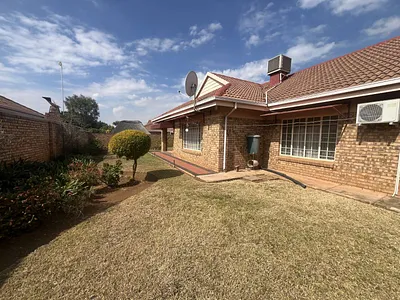 4 Bedroom House For Sale in Mookgopong - 3zy9.webp