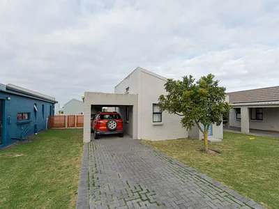 2 Bedroom House For Sale in Port Elizabeth - gOVP.webp