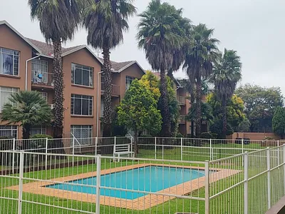 2 Bedroom Apartment For Sale in Roodepoort - PDUf.webp