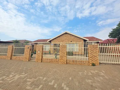 3 Bedroom House For Sale in Kimberley - ojn8.webp