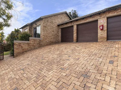 2 Bedroom Townhouse For Sale in Roodepoort - ODqG.webp