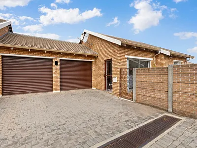 2 Bedroom Townhouse For Sale in Roodepoort - juPa.webp