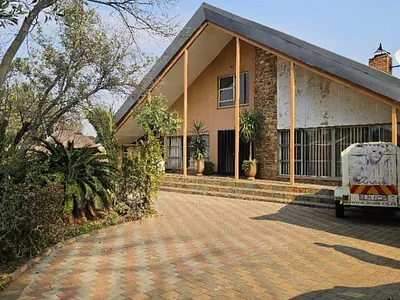 7 Bedroom House For Sale in Alberton - sVGX.webp