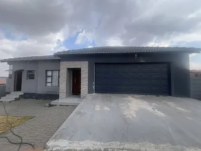 3 Bedroom House For Sale in Krugersdorp - 8XMM.webp