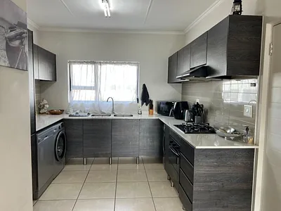 2 Bedroom Apartment For Sale in Edenvale - T1Qp.webp