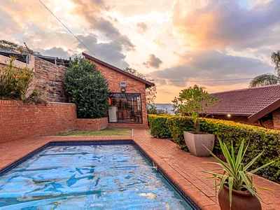 4 Bedroom House For Sale in Krugersdorp - QK7V.webp