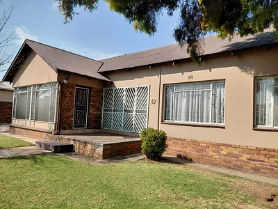 3 Bedroom House For Sale in Brakpan - 9z7J.webp