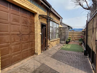 4 Bedroom House For Sale in Benoni - 4SBg.webp