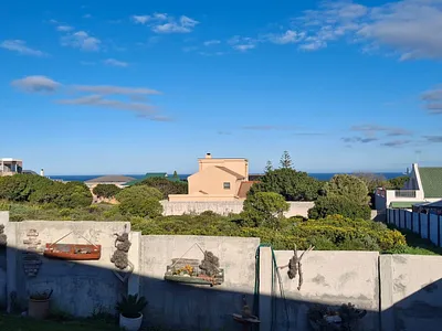 4 Bedroom House For Sale in Gansbaai - 7bXy.webp