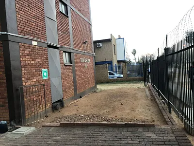3 Bedroom Apartment For Sale in Pretoria - lhLa.webp