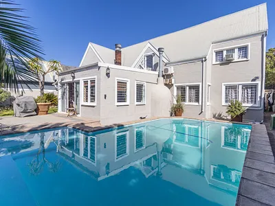 4 Bedroom House For Sale in Gordons Bay - yGFV.webp