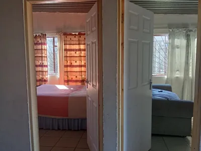 2 Bedroom House To Rent in Roodepoort - QVl8.webp