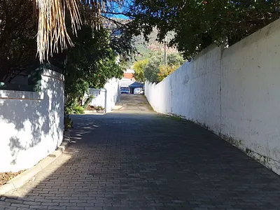 5 Bedroom House For Sale in Piketberg - irzH.webp