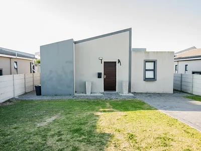 2 Bedroom House For Sale in Port Elizabeth - XrqC.webp