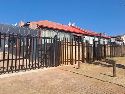 23 Bedroom House For Sale in Benoni - ta5R.webp