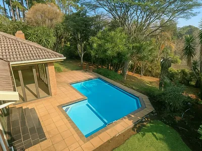 5 Bedroom House To Rent in Kloof - uPn8.webp