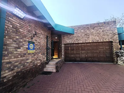 5 Bedroom House For Sale in Centurion - 5dJU.webp