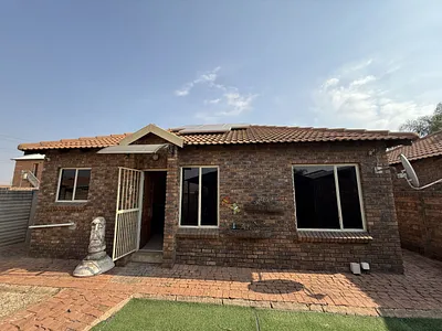 Townhouse For Sale in Pretoria - CznH.webp