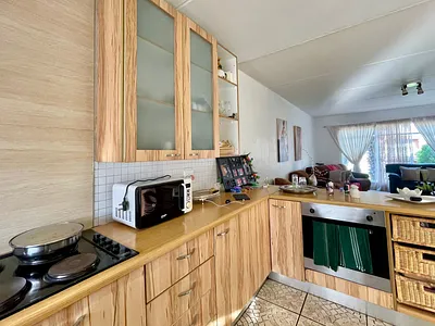 2 Bedroom Apartment For Sale in Roodepoort - zoPn.webp